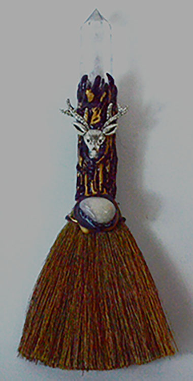 7 1/2" Deer W Crystal broom